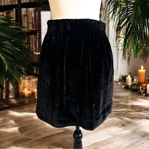 J. CREW Black Velvet Pull On Stretch Mini Skirt w/ Pockets - Size 4 - Academia